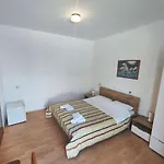 Tonino Private Apartment Pag Town