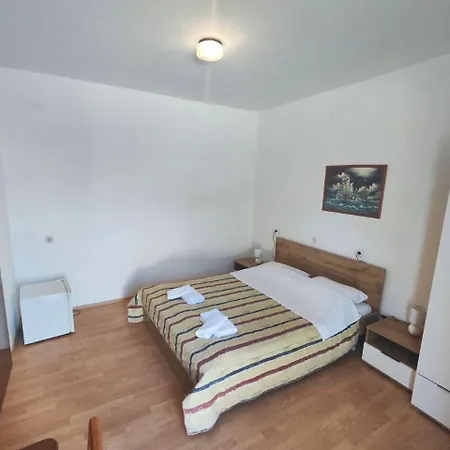 Tonino & Apartman Pag Town