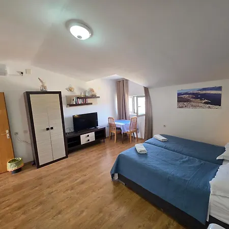 Tonino Apartment Appartement Pag Town