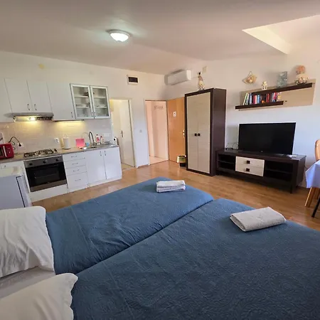 Tonino Apartment Pag Town